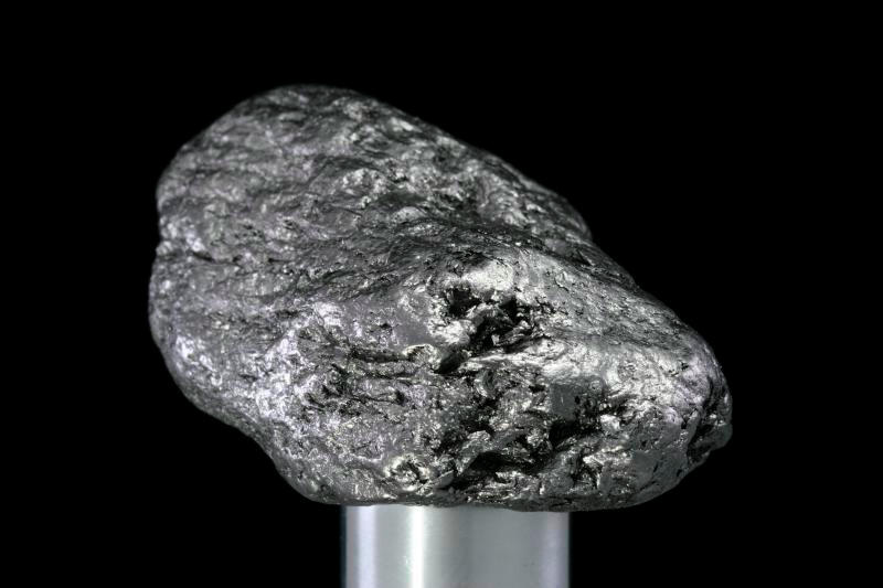 Углерод металлический элемент. Металлический фосфор. Тербий 161. Карбон элемент. Фото тербия.